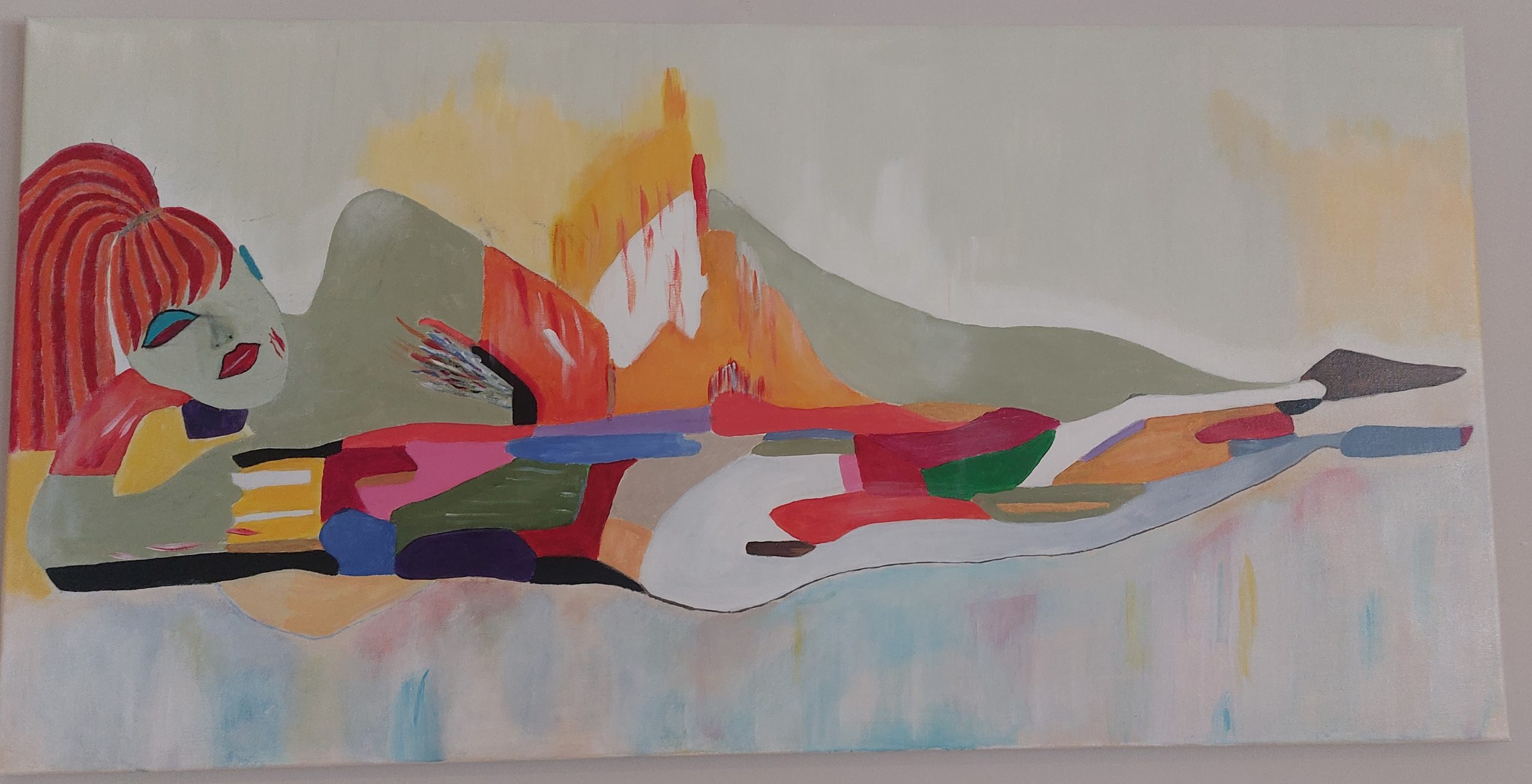 Een liggend figuur in abstracte stijl, uitgevoerd in acrylverf met kleurrijke patronen en een rustige, zachte achtergrond.