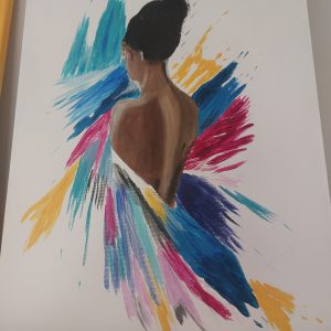 Een abstract acrylschilderij van een vrouw met donker haar op de rug gezien, omringd door expressieve, kleurrijke verfstreken in blauw, roze en geel.