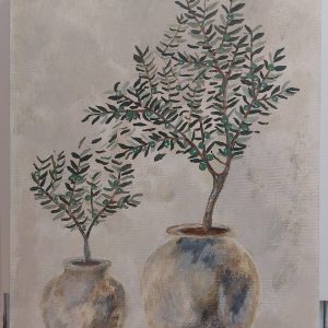 Een olieverfschilderij van twee olijfboompjes in rustieke, aardewerken potten tegen een zachte, beige achtergrond.